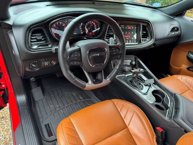 2015 Dodge Challenger 6.2 SRT HELLCAT 707hp 8Spd Auto LHD (import)