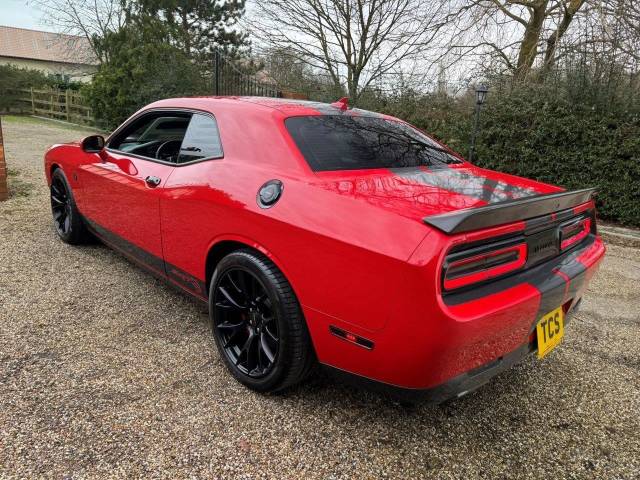 2015 Dodge Challenger 6.2 SRT HELLCAT 707hp 8Spd Auto LHD (import)